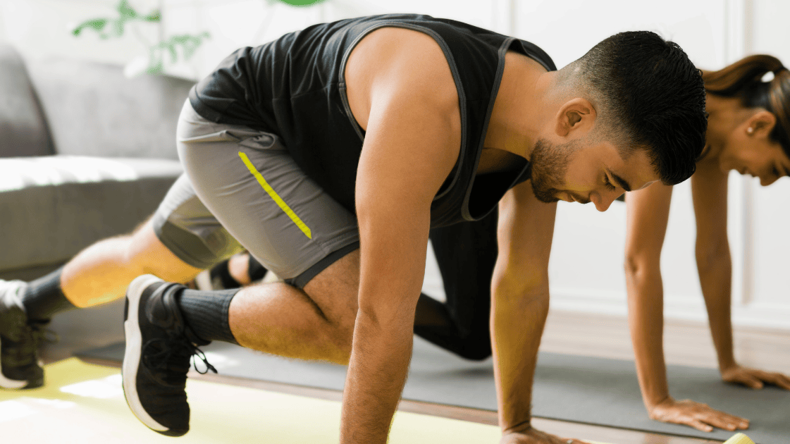 partners doen hiit training thuis