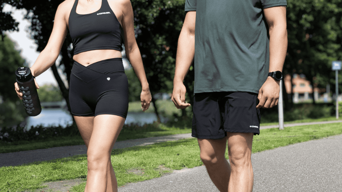 koppel in korte sportbroek