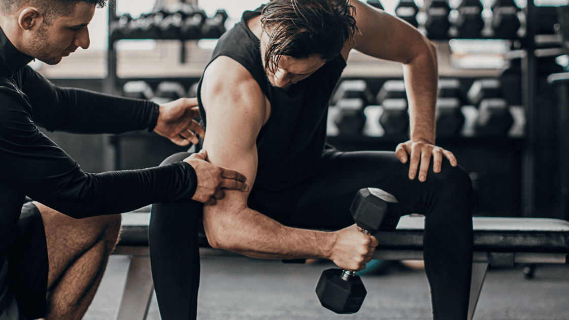 bicep curl met trainer