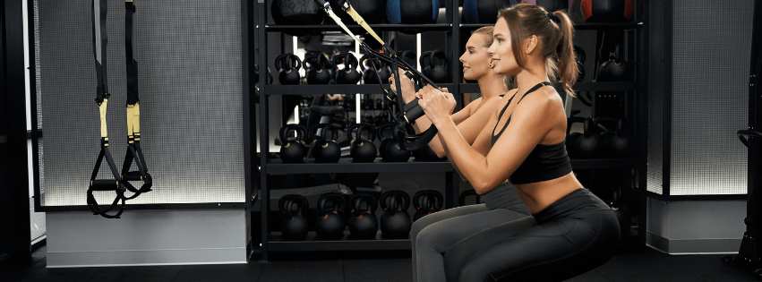 vrouwen workout trx