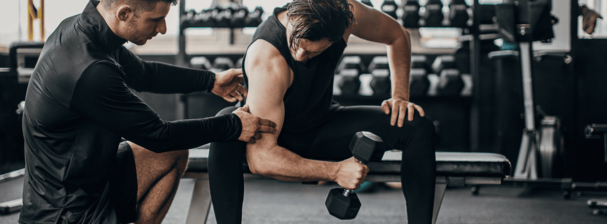 bicep curl met trainer