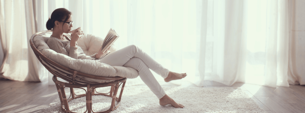 vrouw ontspannen boek lezen