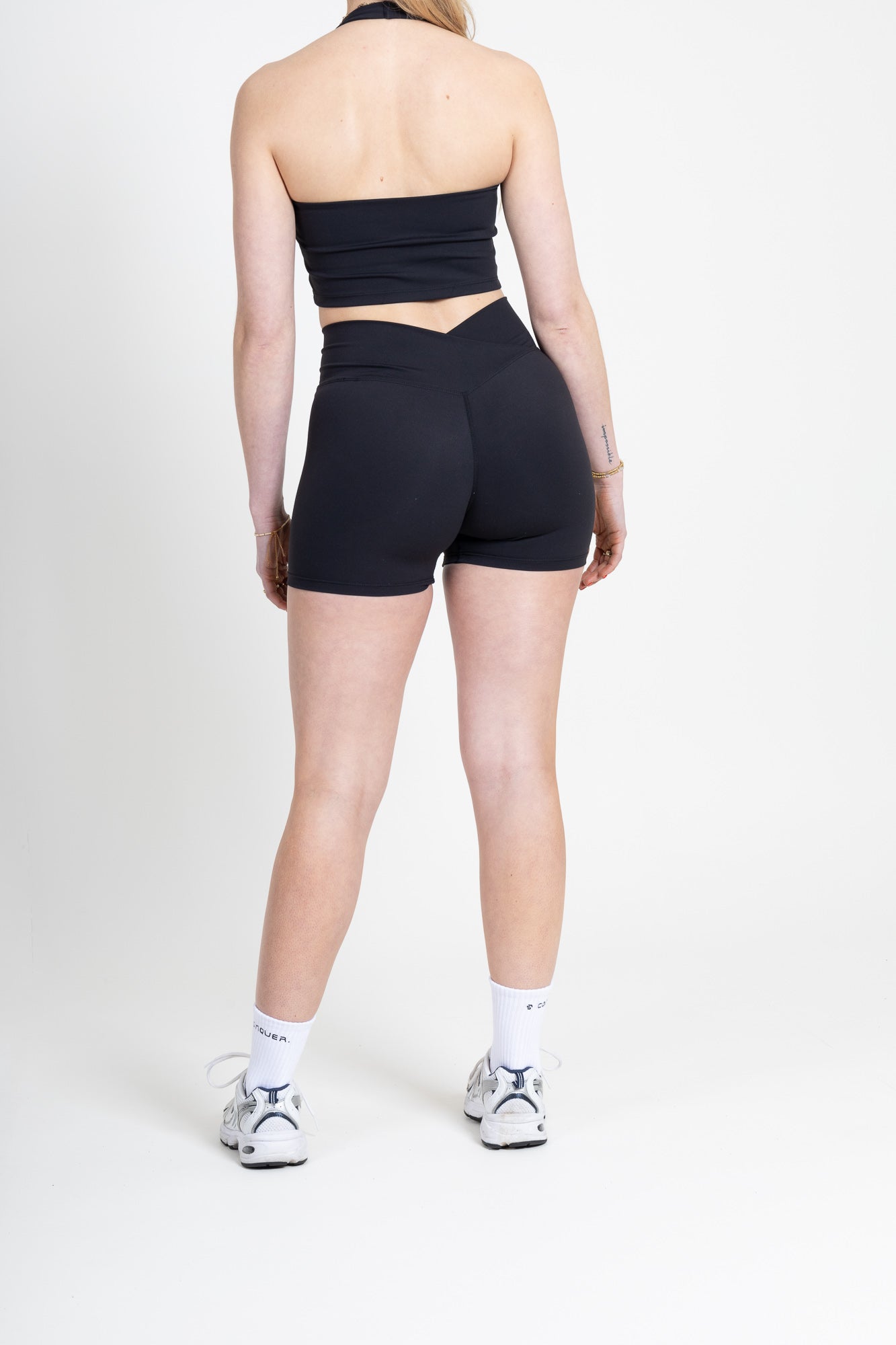 V Leggings Short - Black – Conquer Performance Wear
